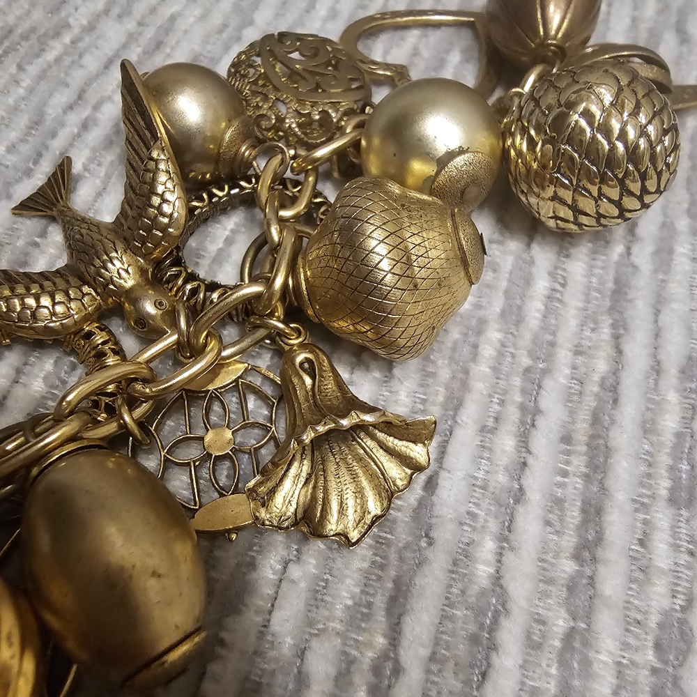 ♡ Lenora Dame Gold-Toned Vintage-Inspired Charm Bracelet ♡ - Picture 3 of 12